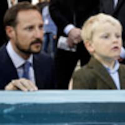 Haakon de Noruega enseña el oficio de príncipe a Sverre Magnus