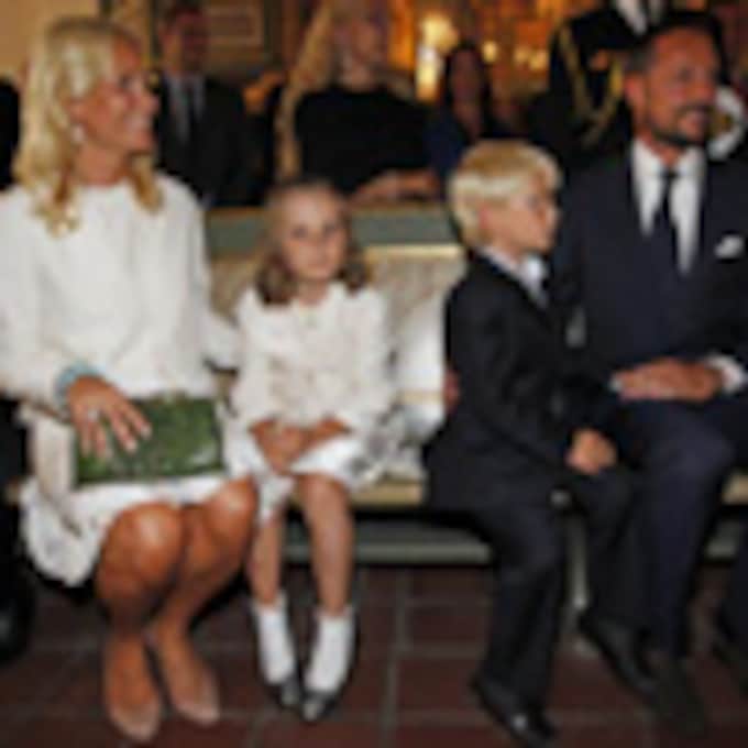 Haakon y Mette-Marit de Noruega celebran su décimo aniversario junto a los futuros papás Victoria y Daniel de Suecia