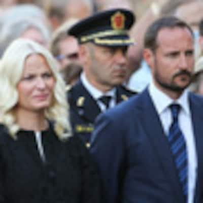 La Familia Real noruega llora al recordar a las víctimas del atentado en su primer aniversario