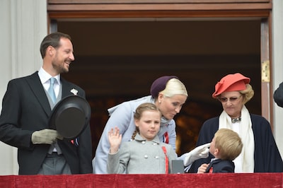El príncipe Sverre debuta en el desfile infantil del Día Nacional de Noruega