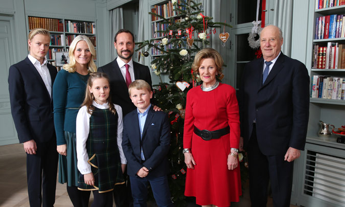 El color de la Navidad tiñe la felicitación de la Familia Real noruega