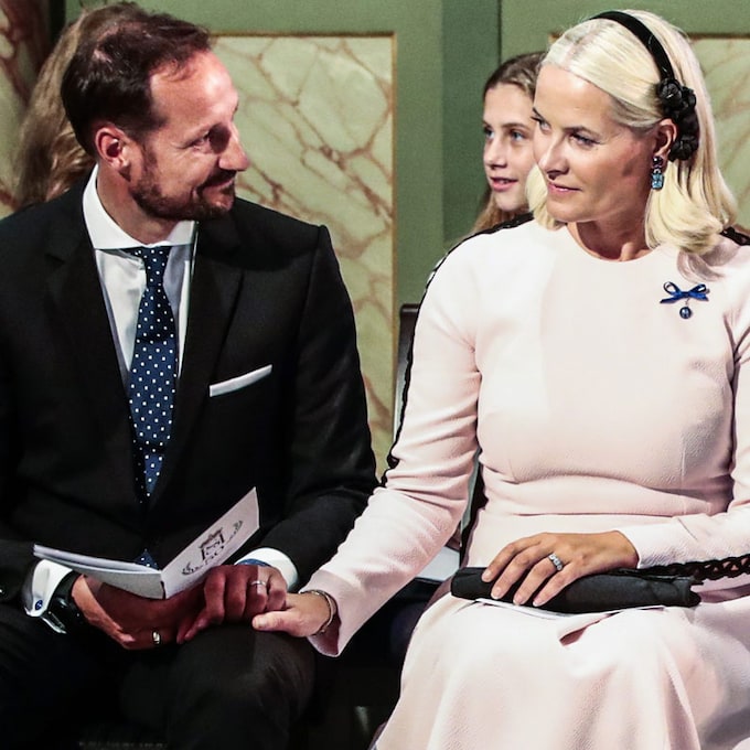 La preocupación de Haakon de Noruega por la salud de la princesa Mette-Marit: 'Tendremos que vivir con la incertidumbre'