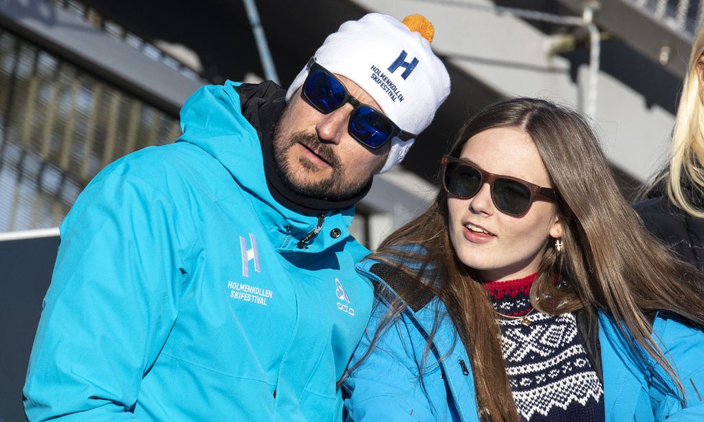FOTOGALERÍA: La princesa Ingrid Alexandra, muy pendiente de su padre, Haakon de Noruega, tras su operación