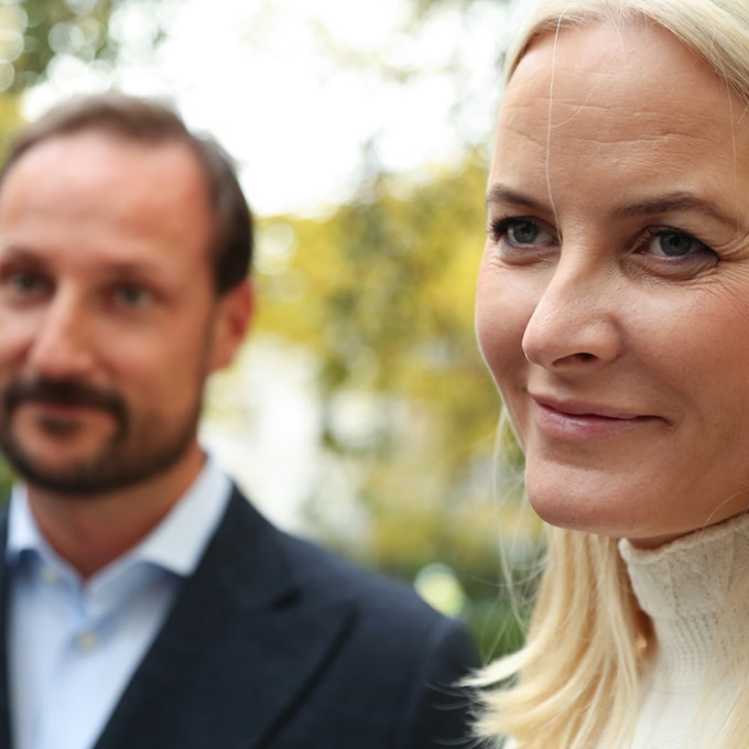 Mette Marit de Noruega pide perdón tras verse salpicada por el 'caso Epstein'