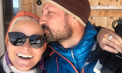 Mette-Marit y Haakon de Noruega, como dos enamorados más en su escapada a la nieve