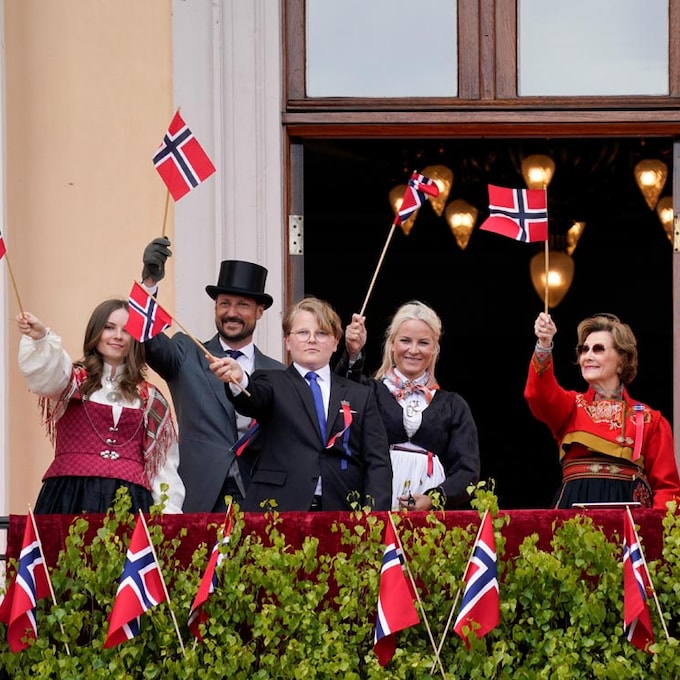 La Familia Real noruega celebra el Día Nacional sin baño de multitudes, pero con algunas sorpresas