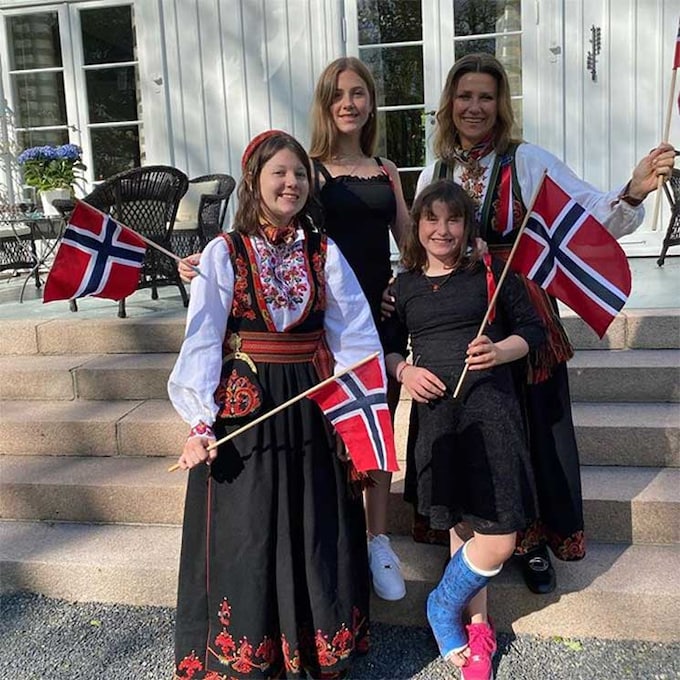 Marta Luisa de Noruega y sus hijas recuperan la sonrisa tras la muerte de Ari Behn
