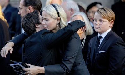 Duro golpe para Mette Marit de Noruega: dice adiós a un ser muy querido por ella y por su madre