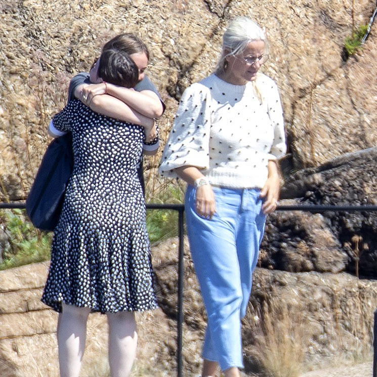 Besos, abrazos, sonrisas... el feliz reencuentro de la Familia Real noruega durante sus vacaciones