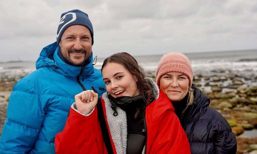 Ingrid de Noruega sigue los pasos de su padre ¡también en el surf!