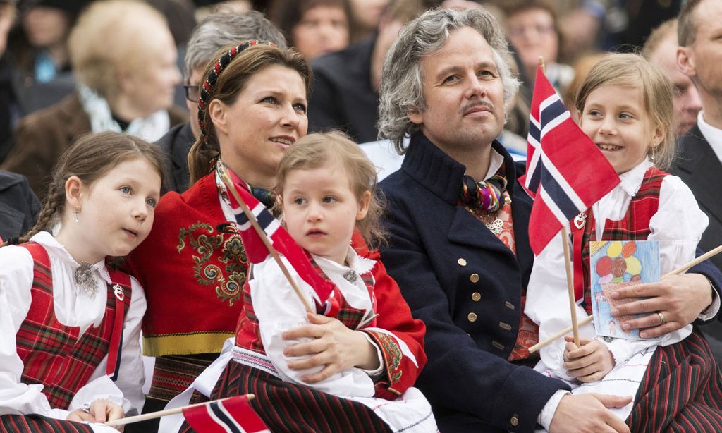 Ari Behn, Marta Luisa de Noruega y sus hijas