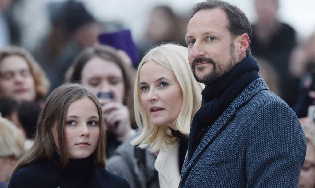 Año de nieves... ¿año de bienes? El susto navideño de Mette Marit de Noruega en plena montaña