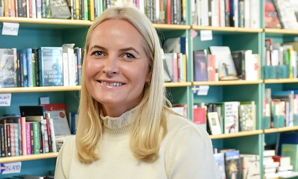 La emoción de Mette-Marit al entrevistar a una de sus escritoras favoritas