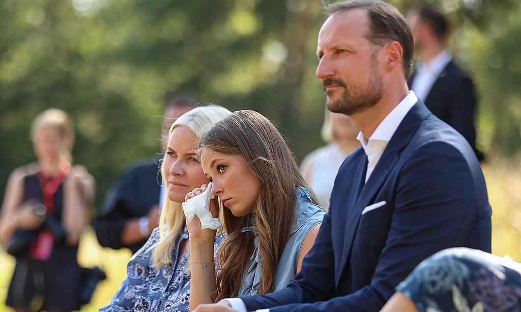 Las lágrimas de la princesa Ingrid de Noruega al escuchar los testimonios del atentado de Utoya