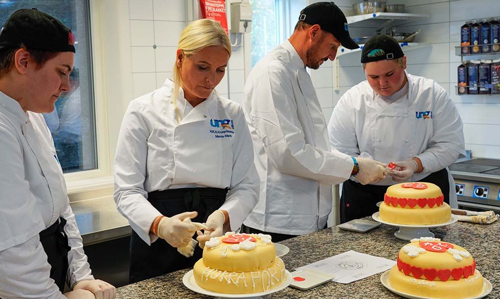 Haakon y Mette- Marit de Noruega celebran su 20º aniversario de boda con dos meses de retraso