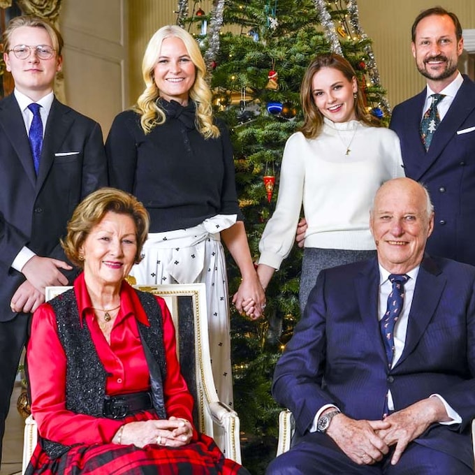 El tierno gesto de Mette-Marit de Noruega y su hija Ingrid Alexandra en la felicitación navideña de la Familia Real noruega