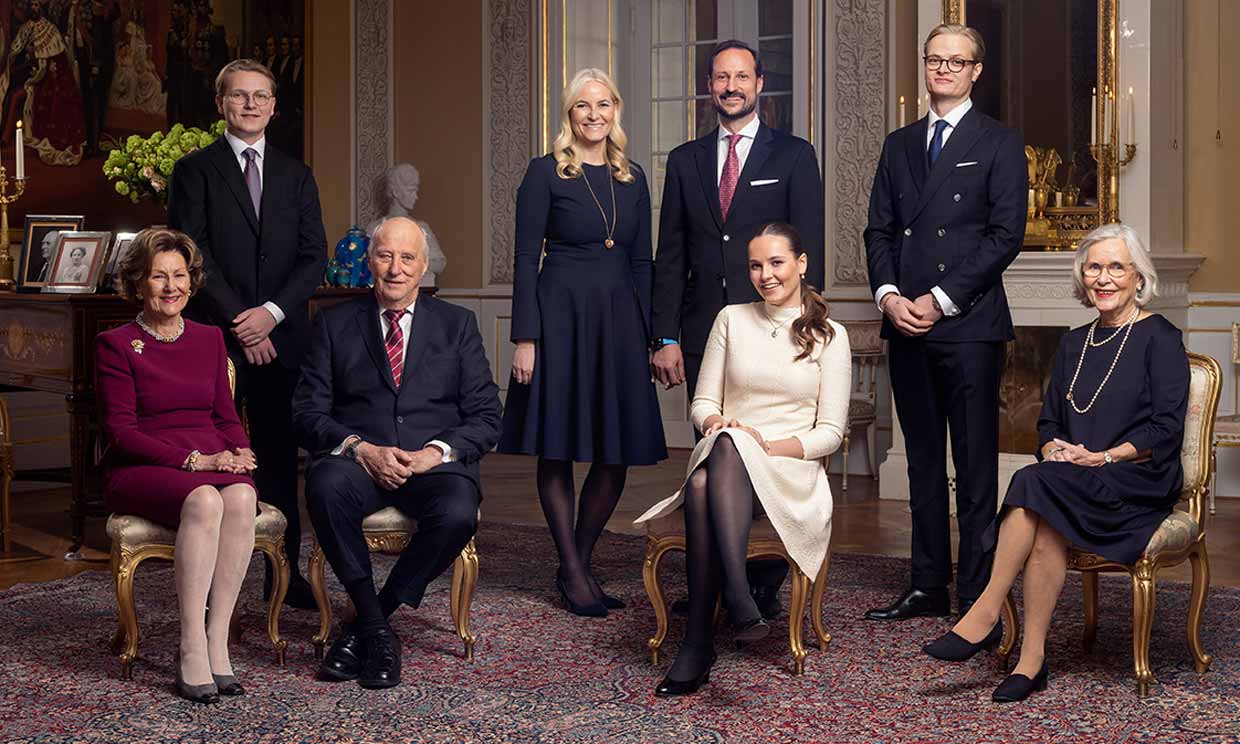 Familia Real noruega con Marius Borj y la madre de la princesa Mette-Marit