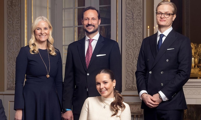 Haakon de Noruega, Mette- Marit de Noruega, Ingrid Alexandra de Noruega y Marius Borg