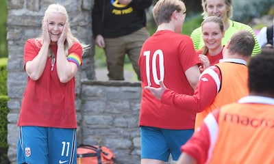 ¡Gooool! Ingrid Alexandra de Noruega, junto a su familia, disputa un partido de fútbol antes de su gran debut