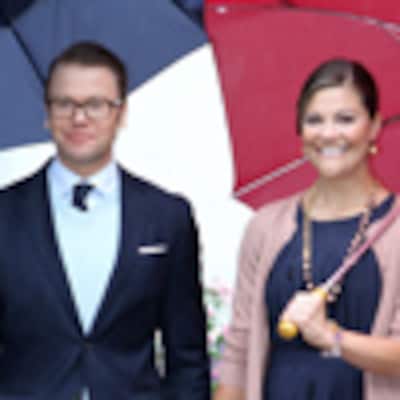 Victoria de Suecia cumple 34 años junto a su esposo, Daniel, y bajo la lluvia
