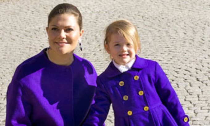 Estelle de Suecia se conjunta con la princesa Victoria para celebrar su santo