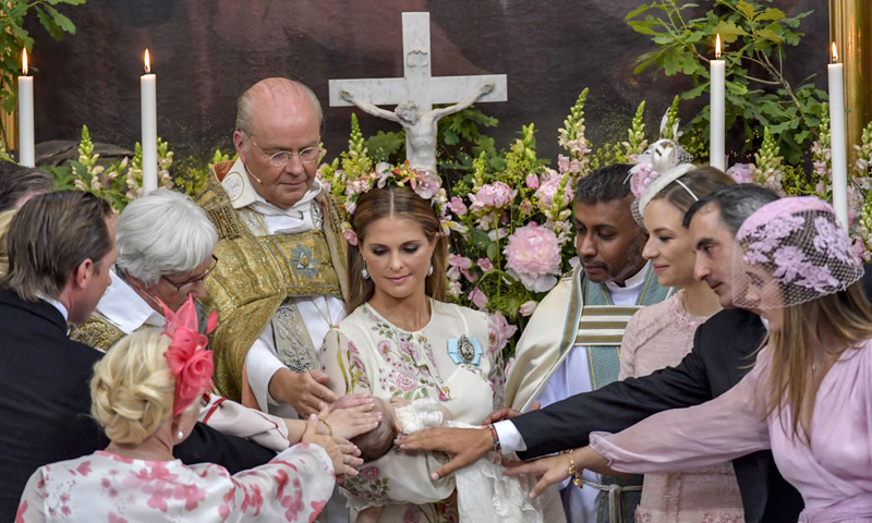 El bautizo de Adrienne de Suecia marcado por las novedades y una sorprendente ausencia
