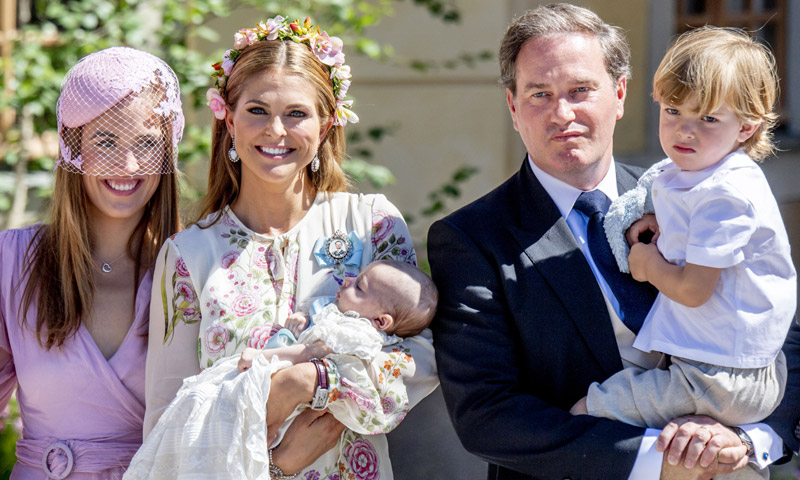¿Qué relaciona a la madrina 'estrella' de Adrienne de Suecia con la Familia Real británica?