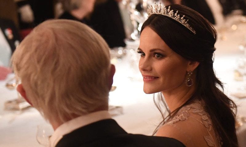 No decae el 'glamour' de Victoria y Sofia de Suecia en la última gala de los Nobel
