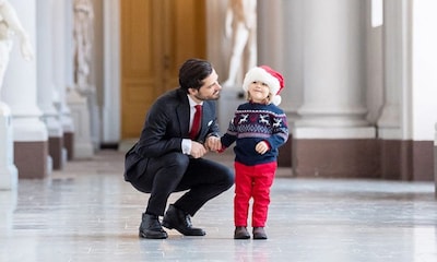 Alexander de Suecia, un pequeño Papá Noel que se une por primera vez a una tradición navideña