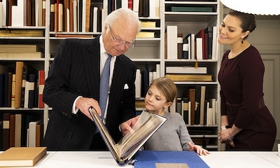 La pequeña Estelle descubre junto a su abuelo y su madre la historia que esconde la biblioteca de Palacio