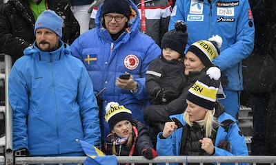 FOTOGALERÍA: Los príncipes de Noruega y Suecia demuestran su gran amistad en la nieve