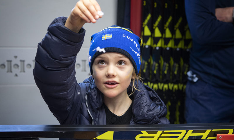 FOTOGALERÍA: Estelle de Suecia se cuela en los 'talleres' del campeonato mundial de biatlón