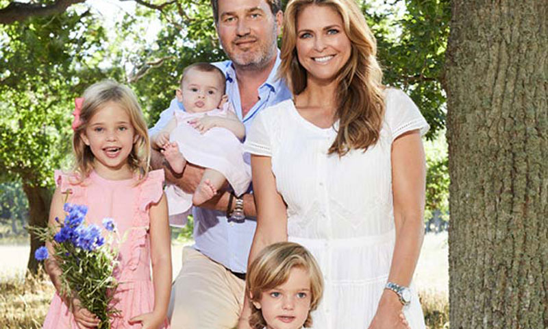 La princesa Magdalena de Suecia y su familia 