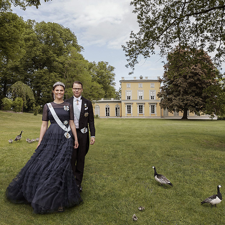 Victoria y Daniel de Suecia celebran diez años de amor con un posado de cuento 