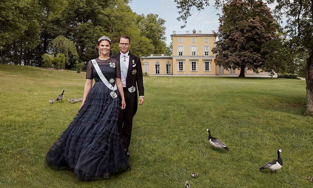 Victoria y Daniel de Suecia celebran diez años de amor con un posado de cuento