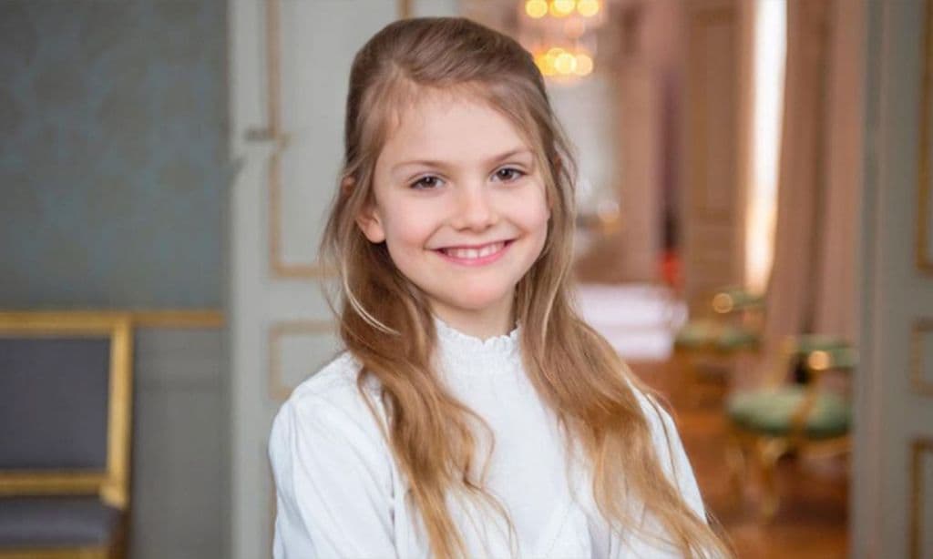 En casa, con su hermano y su mascota: las fotos de Estelle de Suecia en su noveno cumpleaños