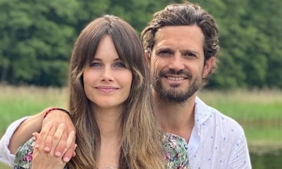 Carlos Felipe y Sofía de Suecia inauguran con un posado su primer verano como familia numerosa