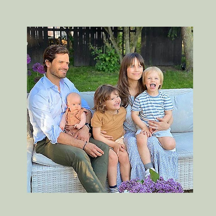 Los tres hijos de Carlos Felipe y Sofía de Suecia protagonizan su primer posado con sus padres