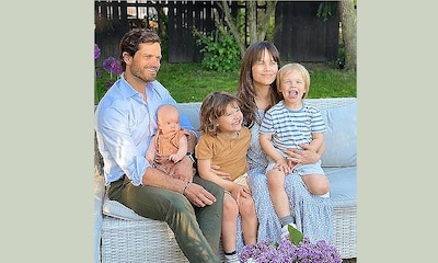 Los tres hijos de Carlos Felipe y Sofía de Suecia protagonizan su primer posado con sus padres