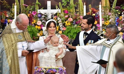 Carlos Felipe y Sofia de Suecia bautizan a su hijo, el príncipe Julian, en una ceremonia con 80 invitados y llena de detalles, música e historia