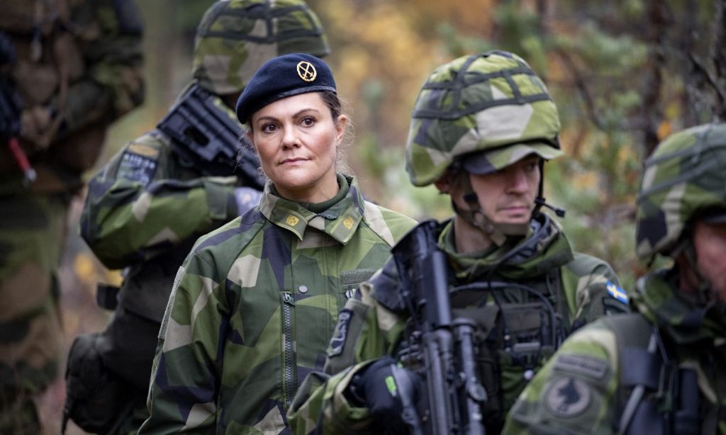 Victoria de Suecia, camuflada como una soldado más en el campo de batalla