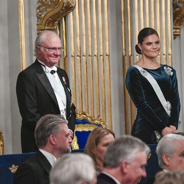 Los Reyes de Suecia y la princesa Victoria, noche en la Academia sueca con una importante ausencia