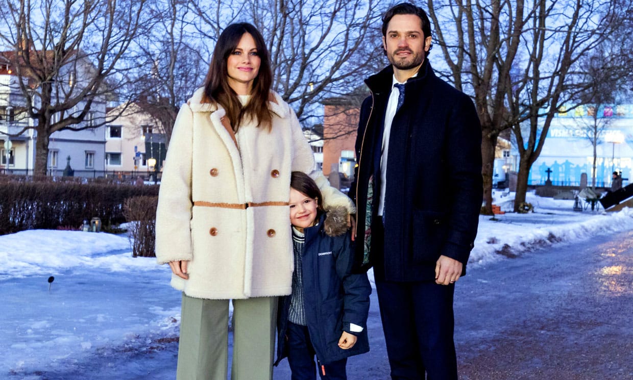  Carlos Felipe y Sofía de Suecia con su hijo Alexander