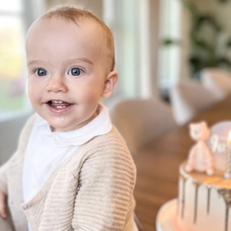¡Cómo ha cambiado! El príncipe Julian de Suecia cumple un año con una gran tarta y el cariño de sus hermanos