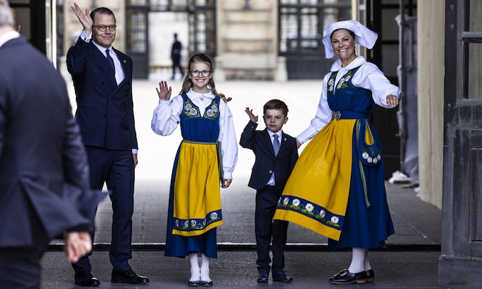 La hija de Carlos Gustavo y Silvia de Suecia con su marido, el príncipe Daniel y sus dos hijos, Estelle y Oscar