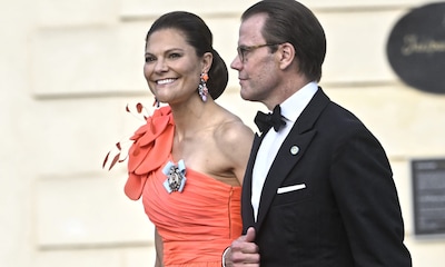 De Victoria de Suecia a Mary de Dinamarca: despliegue de elegancia en el concierto de la Ópera por el Jubileo de Oro del rey Carlos Gustavo