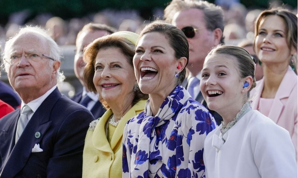 Victoria y Estelle de Suecia en el Jubileo de Oro de Carlos Gustavo 