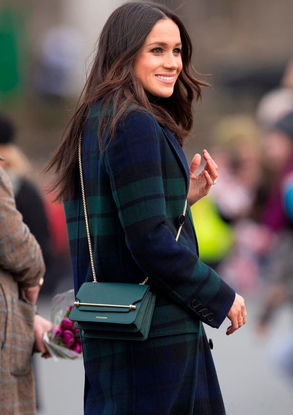 Ya puedes comprar el bolso de mano favorito de Meghan Markle