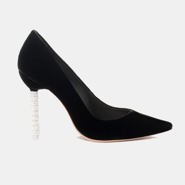 Zapatos negros con tacón de brillantes