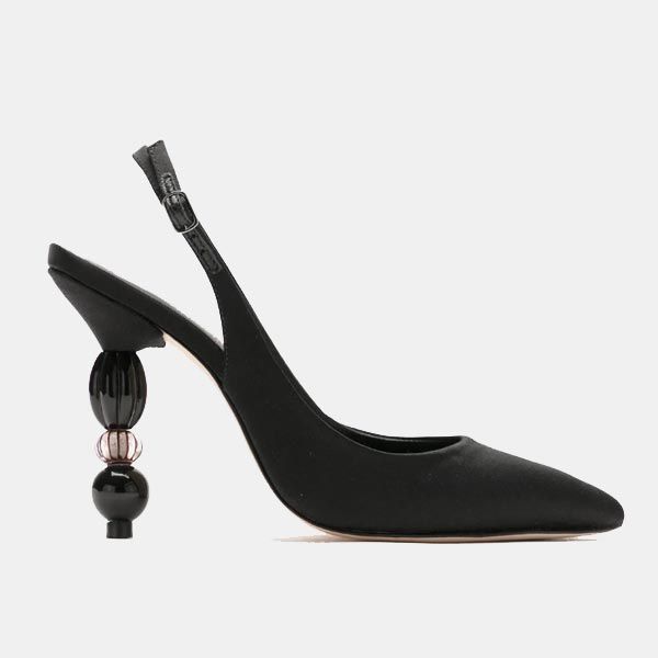 Un zapato con tacón joya